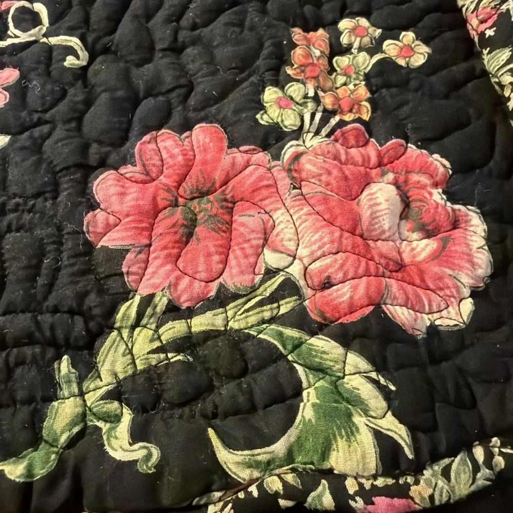 Set Of 6 Black Pink Rose Floral Quilted Placemats Reversible Scalloped Trim EUC
